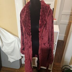 Nicole Miller New York Used Plush Burgundy Robe with Textured Collar